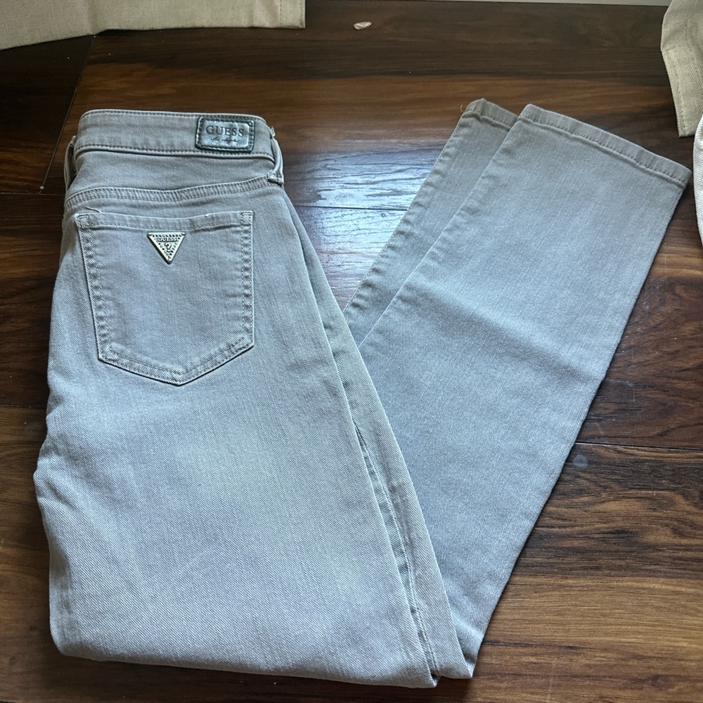 GUESS Women's Light Gray Skinny Jeans